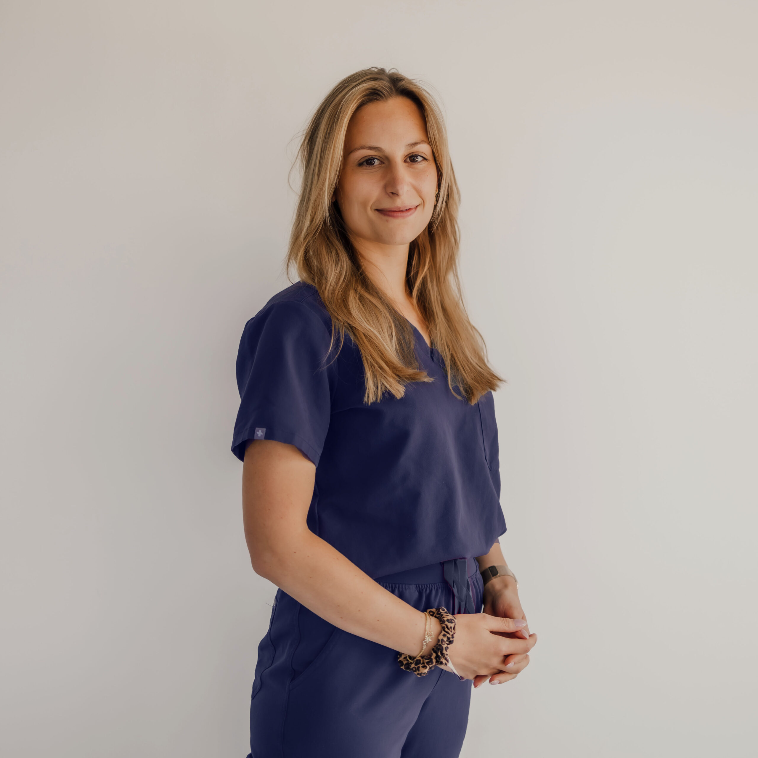 Docteur Agathe DELVALLÉE chirurgien dentiste