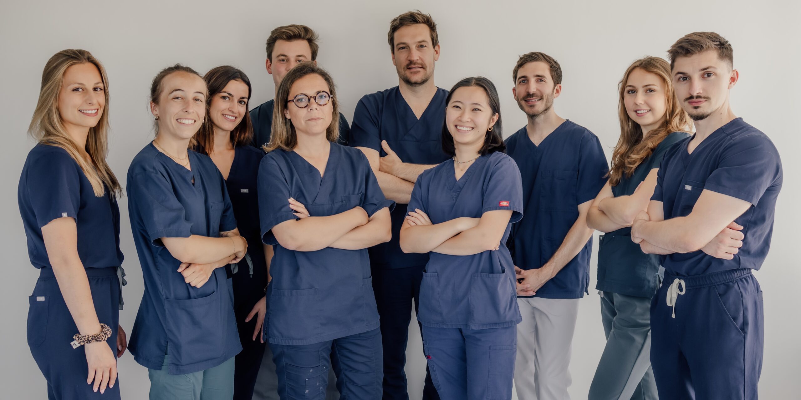Équipe de chirurgiens dentistes LE SEPT Équipe de chirurgiens dentistes LE SEPT
